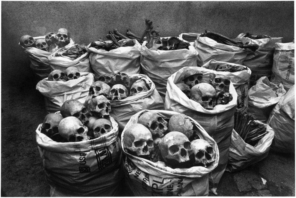 picture 22. Sacks full of skulls, Bhopal 2001